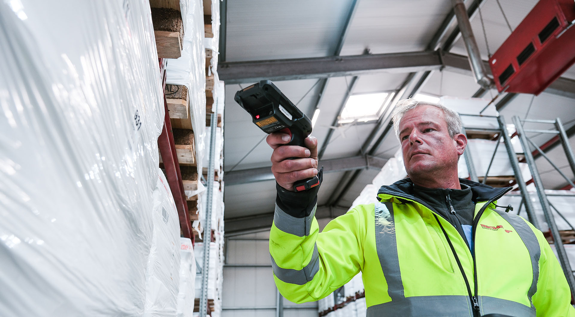 Lagermitarbeiter Palette Lager Scanner