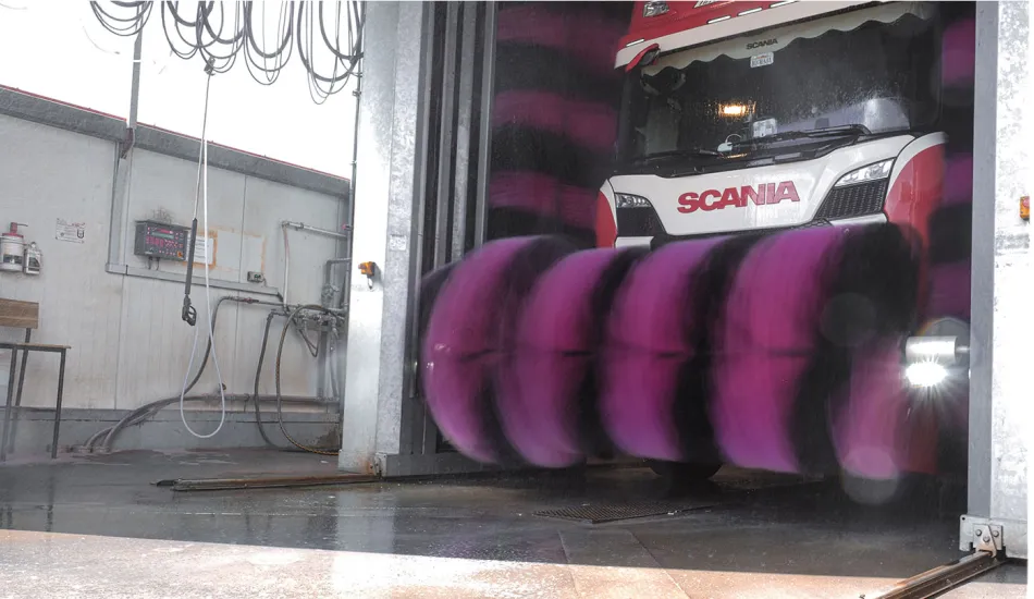 Waschstraße Scania Lkw