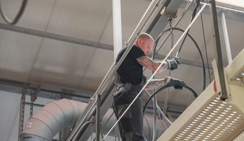 Siloreinigung durch Mitarbeiter