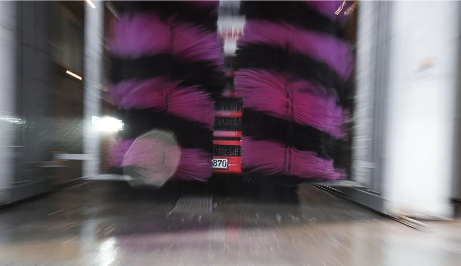 Waschstraße Scania Lkw rot